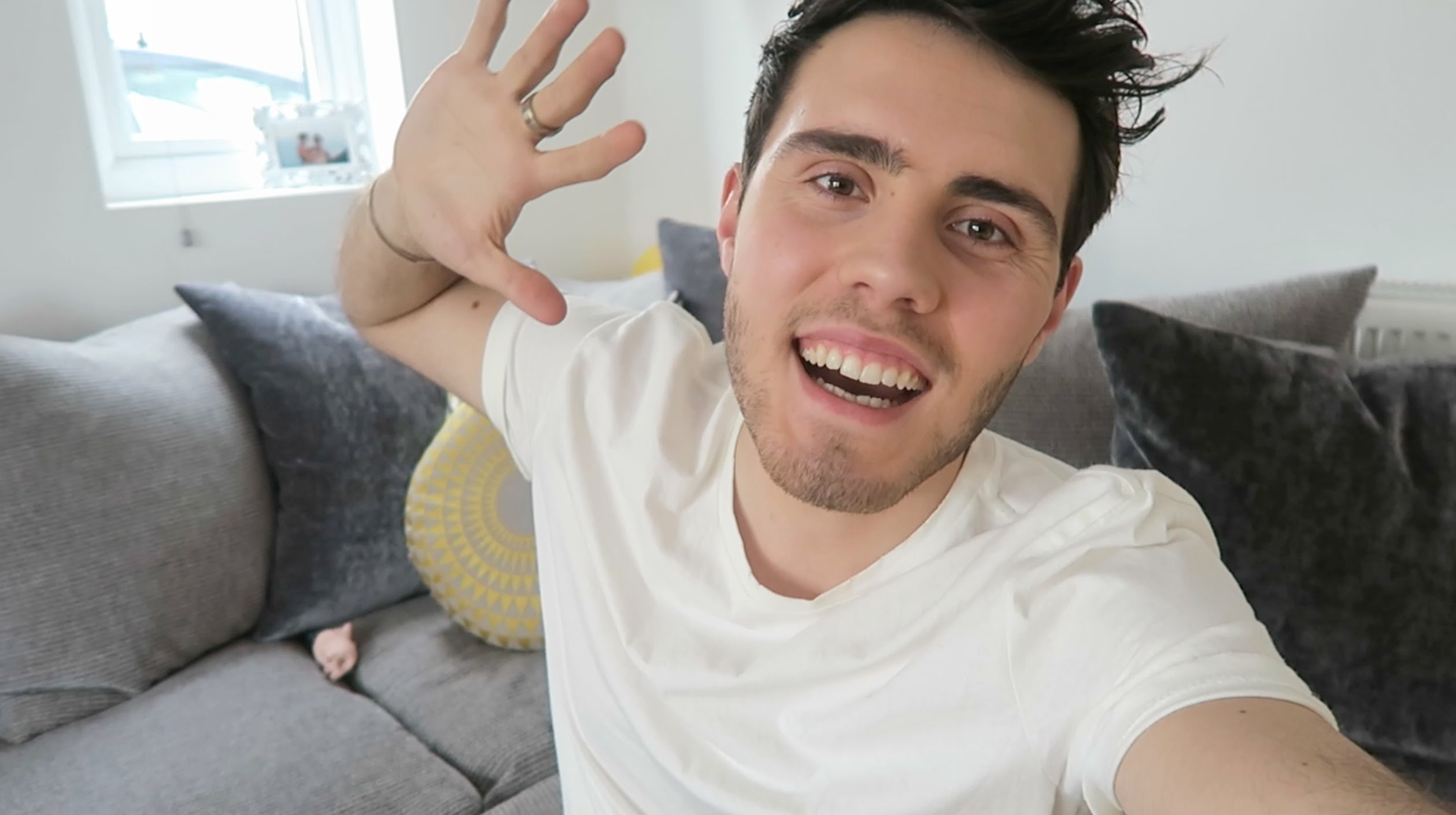 Alfie Deyes - aka Pointless Blog - is a daily vlogger with a love for all things technology, gaming and having fun
