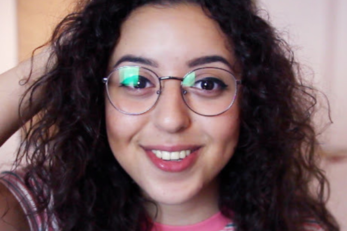 JanaVlogs was born in Saudi Arabia and raised in England. Through her English and Arabic channel she shows how she balances her two backgrounds