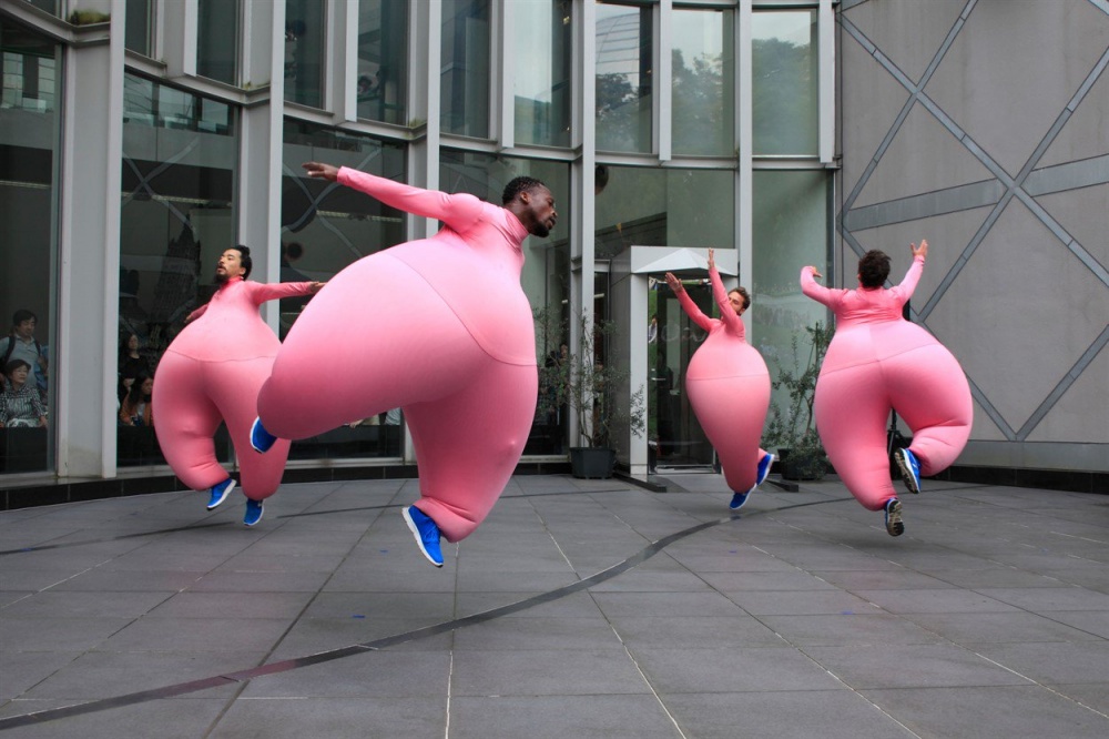 7 hilarious photos of ‘bouncy pink pied pipers’ dancing through Birmingham