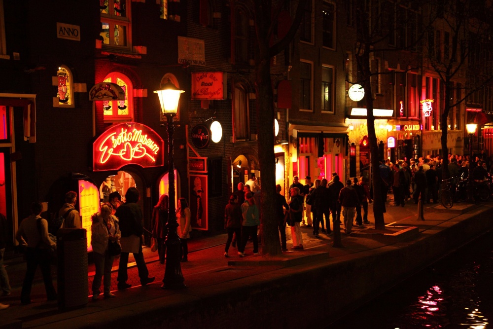 Amsterdam proposes measures to ban ‘disrespectful’ red light district tours