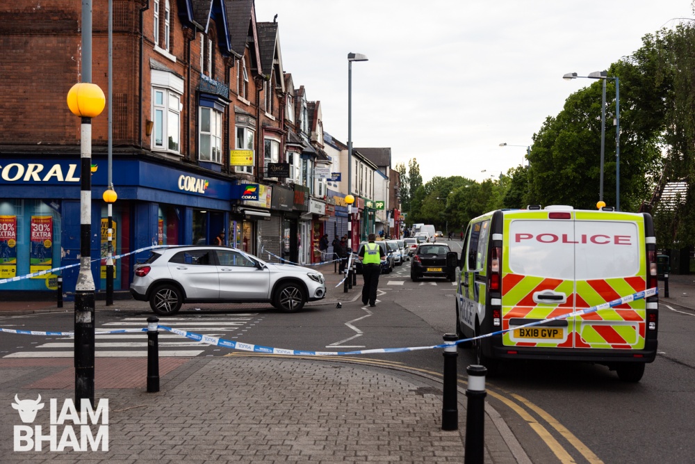 Man in hospital after being stabbed in Smethwick daylight street fight