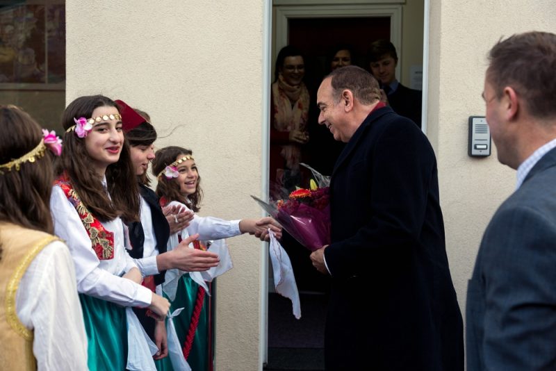 © Paul Stringer (www.paulstringer.co.uk) Lord Bourne arrives at Bosnia House and is greeted young British Bosnians in traditional dress.