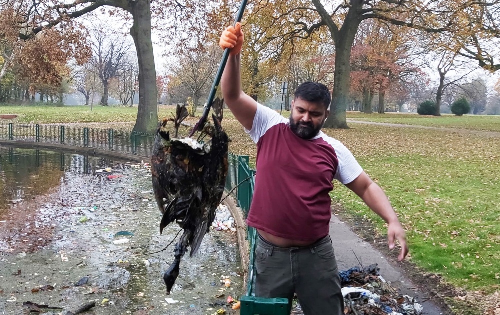 Birmingham residents clear dead geese from Small Heath Park lake after council ‘fails to act’