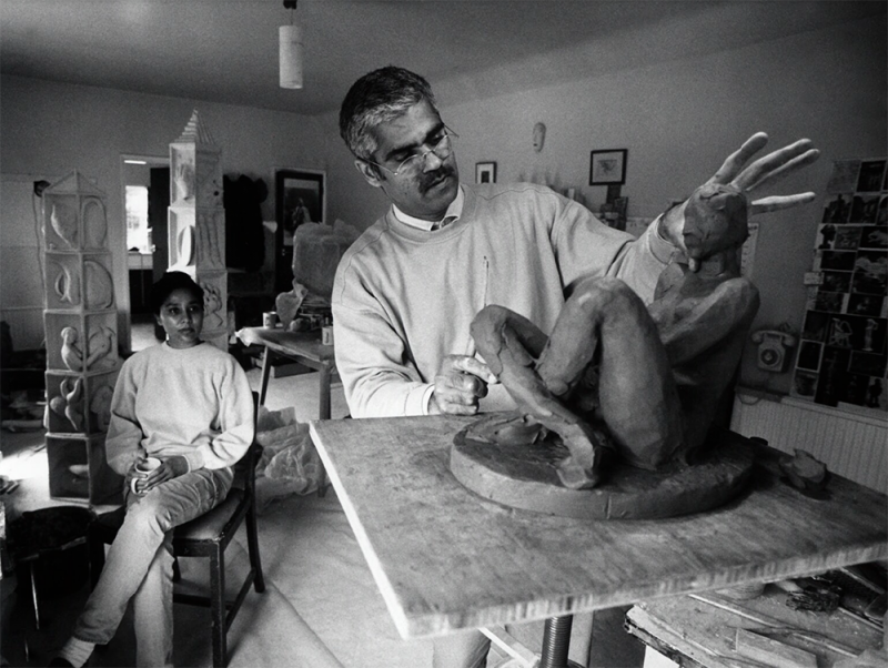 Indian sculptor Dhruva Mistry designing The River 'Floozie in the Jacuzzi' in 1991