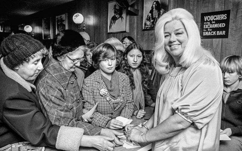 1950s actress Diana Dors signs autographs at the opening of a gaming parlour in Brierley Hill in 1979